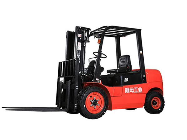 梅州中力電動(dòng)叉車,3.0-3.5噸T3國產(chǎn)發(fā)動(dòng)機(jī)內(nèi)燃叉車（排放標(biāo)準(zhǔn)國3）